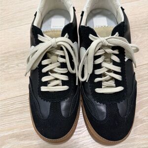 Dolce Vita Cream and Black Low-Top Sneaker